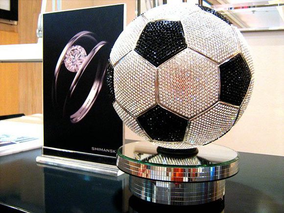 توپ دو و نیم میلیون دلاری جام جهانی از الماس