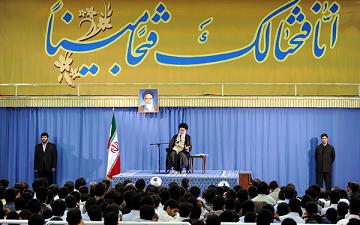 مسائل درجه دوم، جای مسائل اصلی و تعیین کننده را نگیرد
