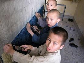کودکان در افغانستان قربانیان بدترین نوع كودك آزاري سازمان یافته هستند