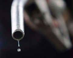 كوچكترين تغییر در قیمت بنزين میتواند اقتصاد مردم را تحت تاثیر قرار دهد كوچكترين تغییر در قیمت بنزين میتواند اقتصاد مردم را تحت تاثیر قرار دهد