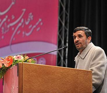 احمدي نژاد: وزارت راه و ترابري بايد با وزارتخانه‌هاي زيربنايي ادغام شود