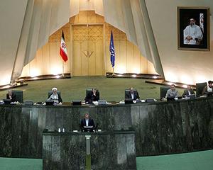 دولت در کنار ارائه آمار اشتغال‌زایی،آمار بیکاران و ریزش‌ها را اعلام كند