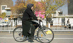 شوراي عالي انقلاب ‌فرهنگي مخالف استفاده زنان از دوچرخه در شهر است