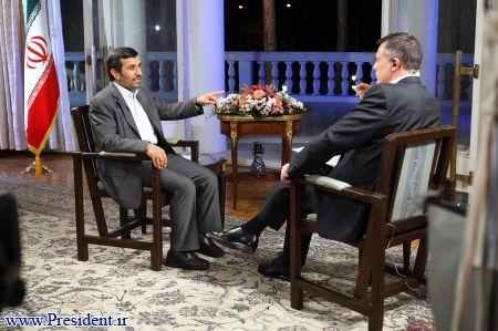 احمدي نژاد: انتخابات در ايران به صورت كاملاً آزادانه برگزار مي شود