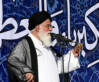 علم الهدي: دخترها با اين مانتوهاي تنگ و کوتاه و چسبناک در دبيرستان‌هاي دخترانه وارد نشوند