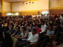 فاتحه برای روح ادیسون در همایشی كه بدون برق برگزار شد