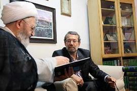 آیت‌الله سبحانی: افزایش قیمت ها مردم را به ستوه آورده است